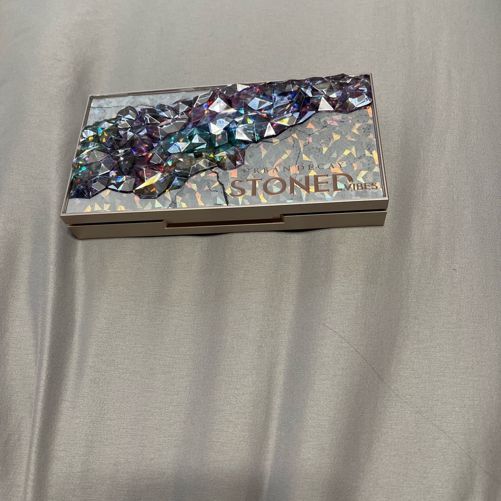 Urban Decay Stoned Vibes eyeshadow palette